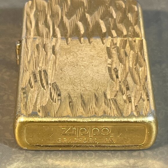Vintage Zippo 1977 Golden Elegance Vertical Bark Oil Lighter (1359)